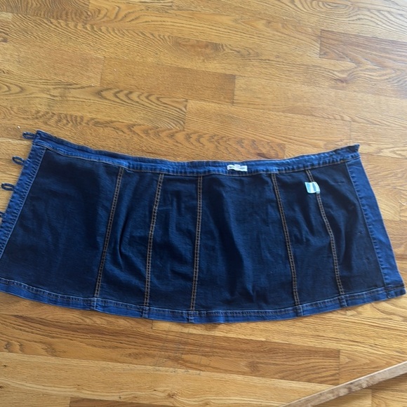 Skirt ,Denim Button-Up Skirt - Picture 4 of 8